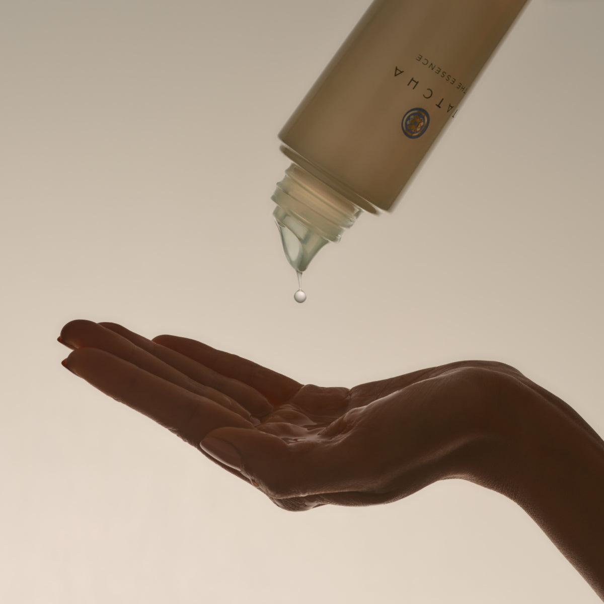 Essence-Aug26-Ppage-HandPour_5c0fe67d-403d-48da-8cca-3f3718454e08.jpg