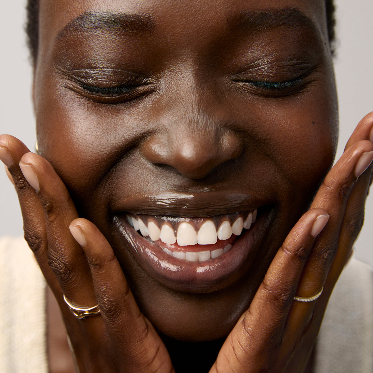 Essence-Aug26-Ppage-ModelSkinFinishImage_5aba0c1a-d2fc-4832-8e00-791ef47d2510.jpg